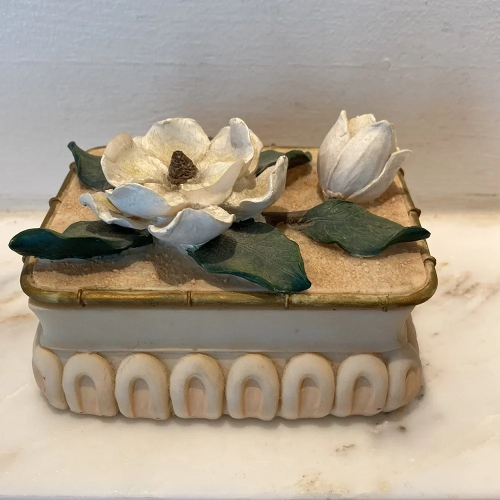 Ganz Magnolia Flower Ivory Ceramic Trinket Box NWT